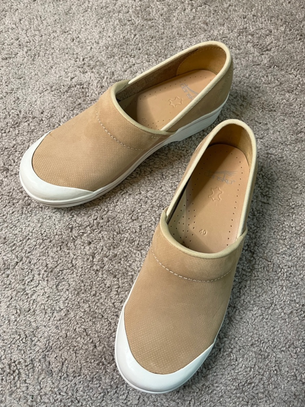 Dansko Tan White Slip-On Professional Slip Resistant Women’s Clogs EU 40 US 10